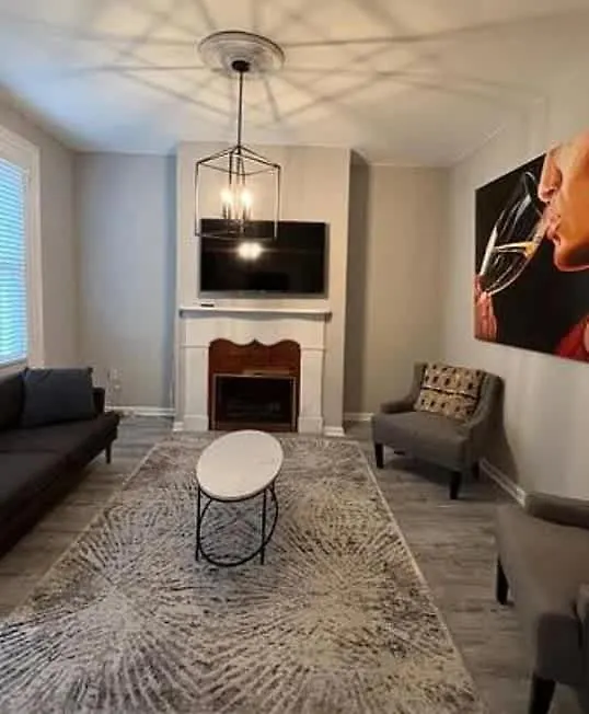 Apartment Beautiful 3-Bed Home W Parking Near Agh Pittsburgh